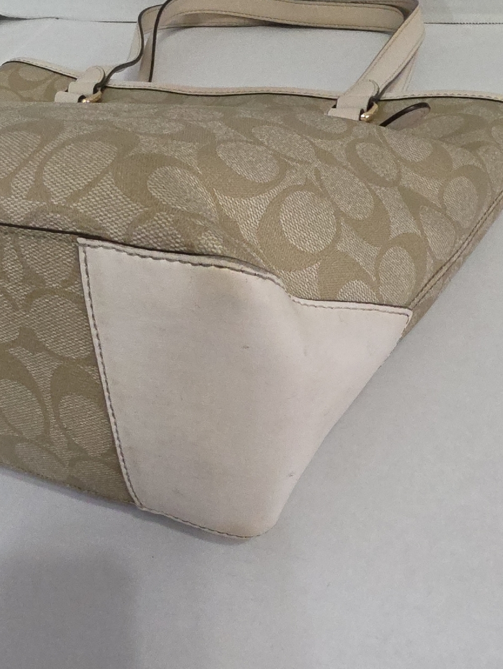 Coach Signature Gallery Tote In Cream & Beige *GUC* - Picture 8 of 13
